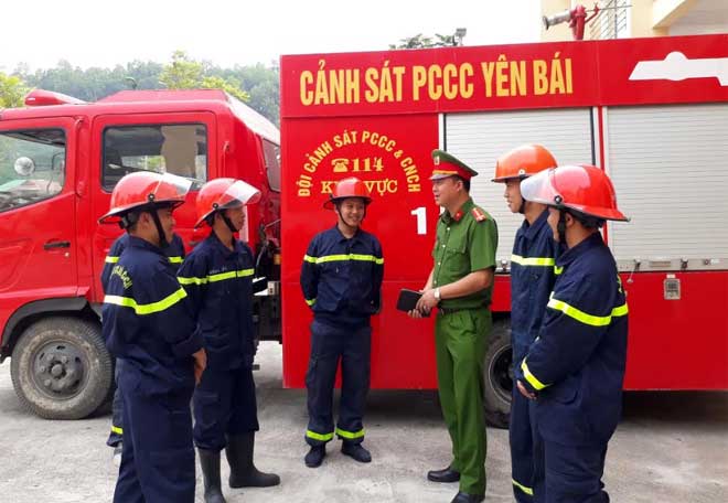 Lực lượng cảnh sát phòng cháy, chữa cháy và cứu nạn, cứu hộ Công an tỉnh Yên Bái sẵn sàng chiến đấu.